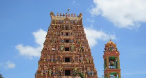 Vallipuram Aalwar temple